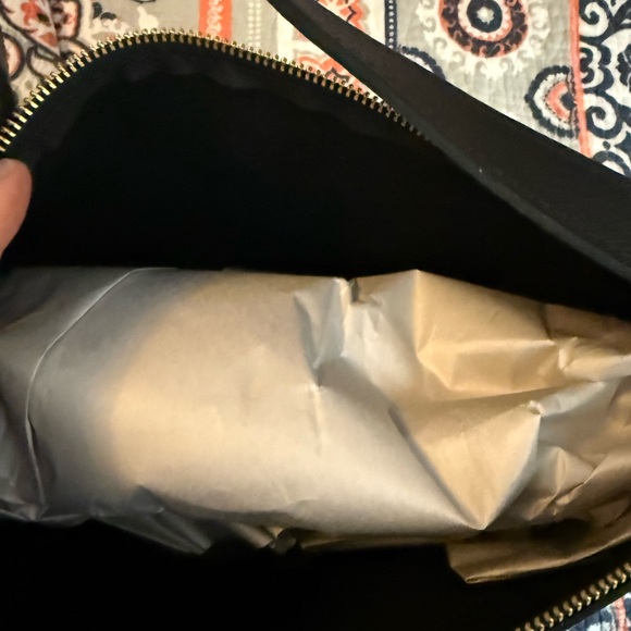 Portland Leather Large Slouchy Bag in Pebbled Black - Picture 8 of 10